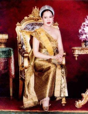  Queen Sirikit's Tears - A Tale Woven With Loss and Lunar Magic From 10th Century Thailand